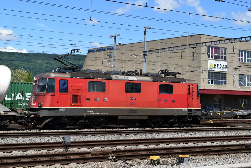 5542-0009-310519.jpg - SBBC Re 4/4'' 11244 (Re 420.244-6)  (Re 91 85 4 420 244-6 CH-SBBC) / Aarau (Torfeld) 31.5.2019