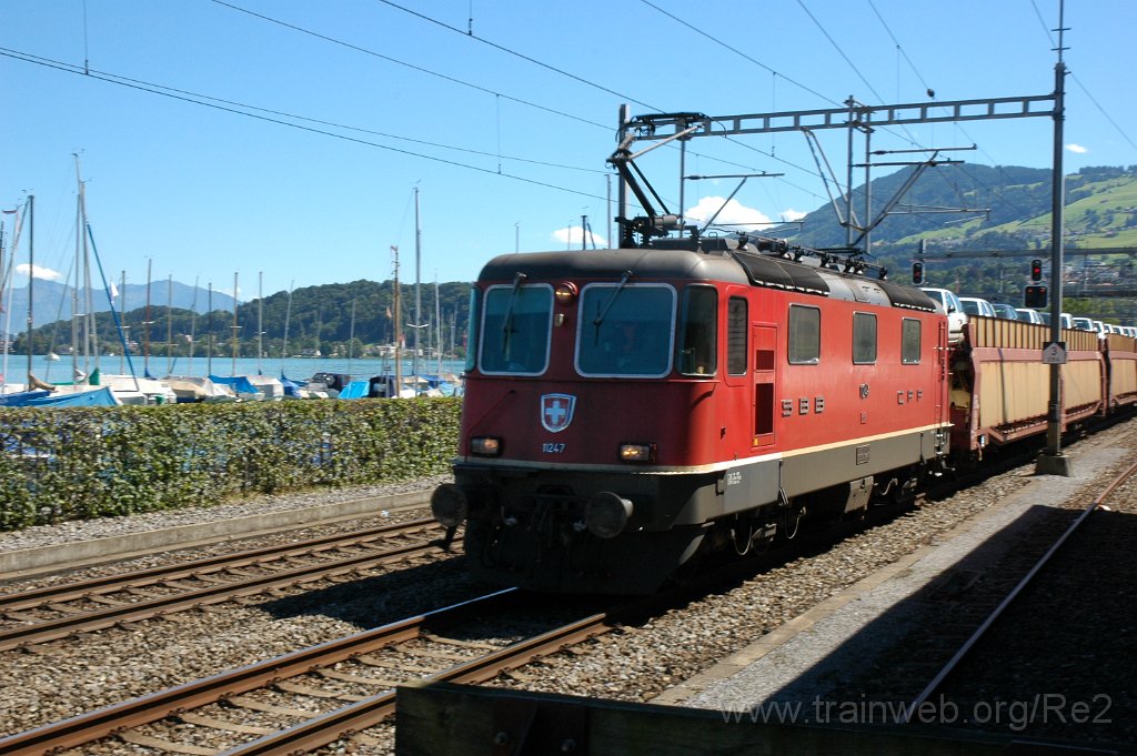 1975-0024-260810.jpg - SBB-CFF Re 4/4'' 11247 / Richterswil 26.8.2010