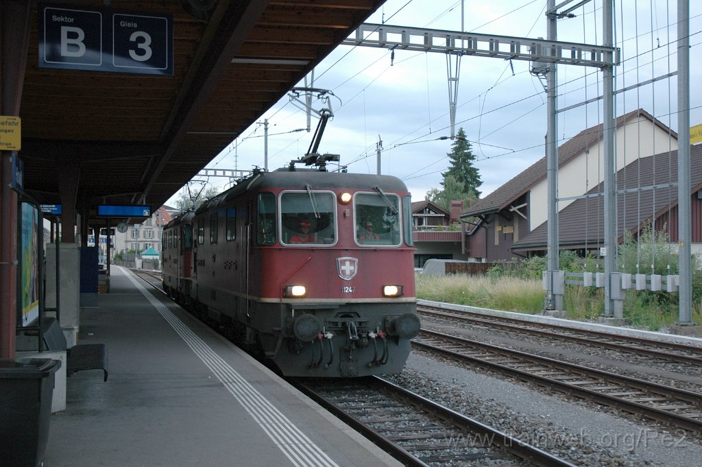 2136-0042-160611.jpg - SBB-CFF Re 4/4'' 11247 + SBB-CFF Re 4/4'' 11235 / Hinwil 16.6.2011