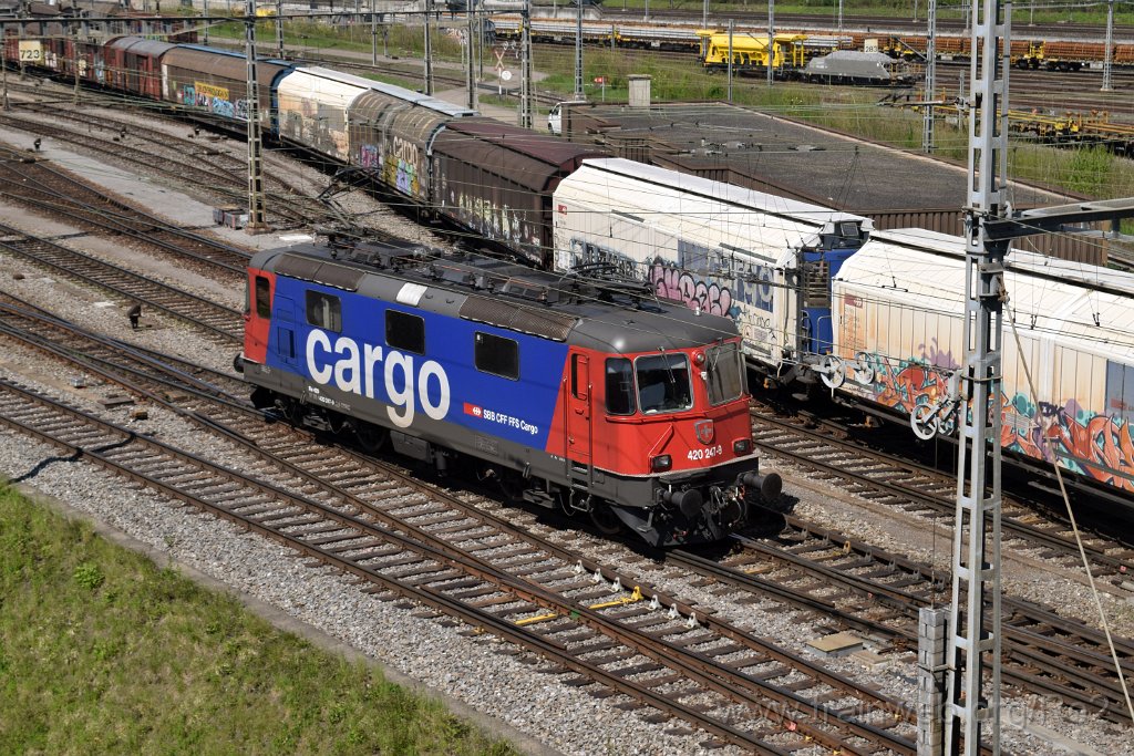 5418-0019-180419.jpg - SBBC Re 420.247-9 (Re 91 85 4 420 247-9 CH-SBBC) / RB Limmattal (Brücke Sandäckerstrasse) 18.4.2019
