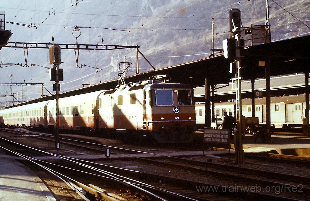 0028-0019s.jpg - SBB-CFF Re 4/4'' 11249 / Brig 27.2.1980