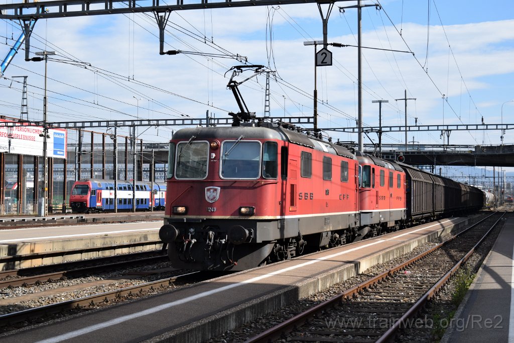 3691-0019-021015.jpg - SBB-CFF Re 4/4'' 11249 + SBB-CFF Re 4/4''' 11352 / Zürich-Altstetten 2.10.2015