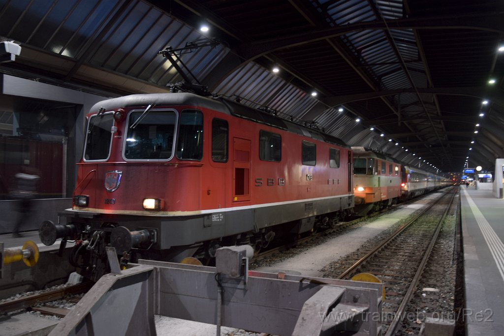 3842-0047-100316.jpg - SBB-CFF Re 4/4'' 11249 + SBB-CFF Re 4/4'' 11108 (Re 420.108-3)  (Re 91 85 4 420 108-3 CH-SBB) / Zürich HB 10.3.2016