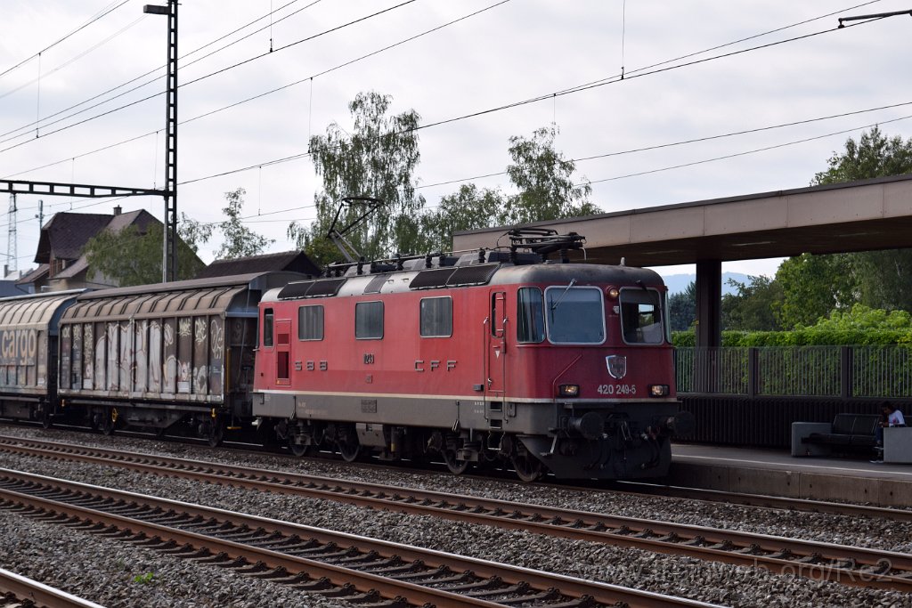 5704-0012-220819.jpg - SBBC Re 4/4'' 11249 (Re 420.249-5)  (Re 91 85 4 420 249-5 CH-SBBC) / Rupperswil 22.8.2019