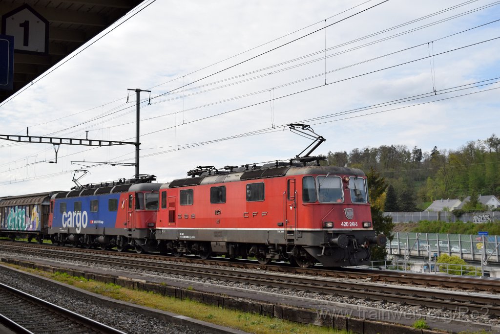 8490-0009-260423.jpg - SBBC Re 4/4'' 11249 (Re 420.249-5)  (Re 91 85 4 420 249-5 CH-SBBC) + SBBC Re 620.006-7 ''Turgi'' (Re 91 85 4 620 006-7 CH-SBBC) / Killwangen-Spreitenbach 26.4.2023