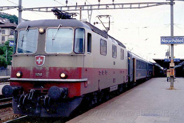 0298-32W.JPG - Re 4/4" 11250 / Neuchâtel 9.6.1990