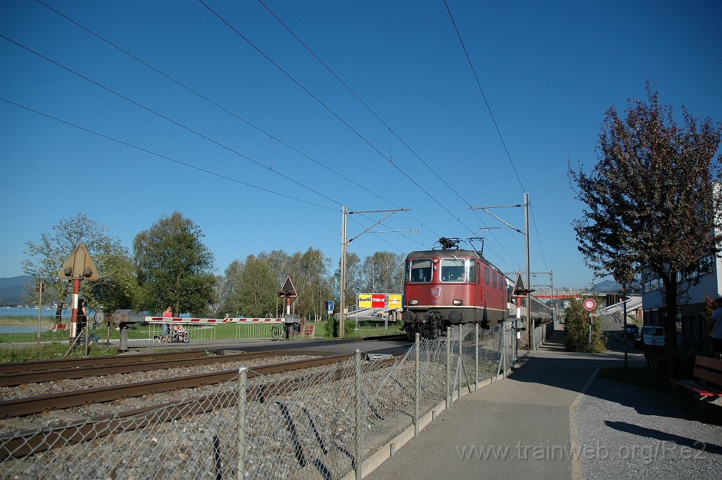 2195-0012-120911.jpg - SBB-CFF Re 4/4'' 11250 / Freienbach (Büe Pfarrmatte) 12.9.2011