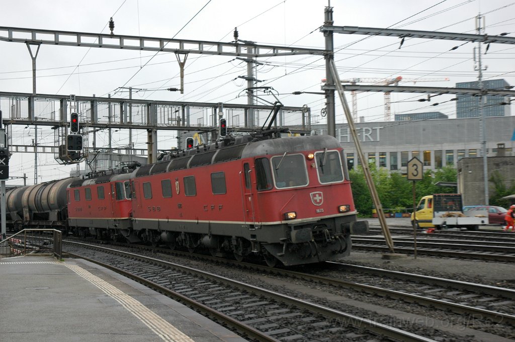 1866-0050-040510.jpg - Re 6/6 11673 "Cham" + Re 4/4" 11179 / Zürich-Oerlikon 4.5.2010
