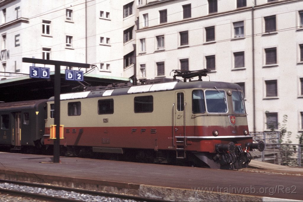 0146-0022.jpg - SBB-CFF Re 4/4" 11251 / Genève-Cornavin 21.7.1987