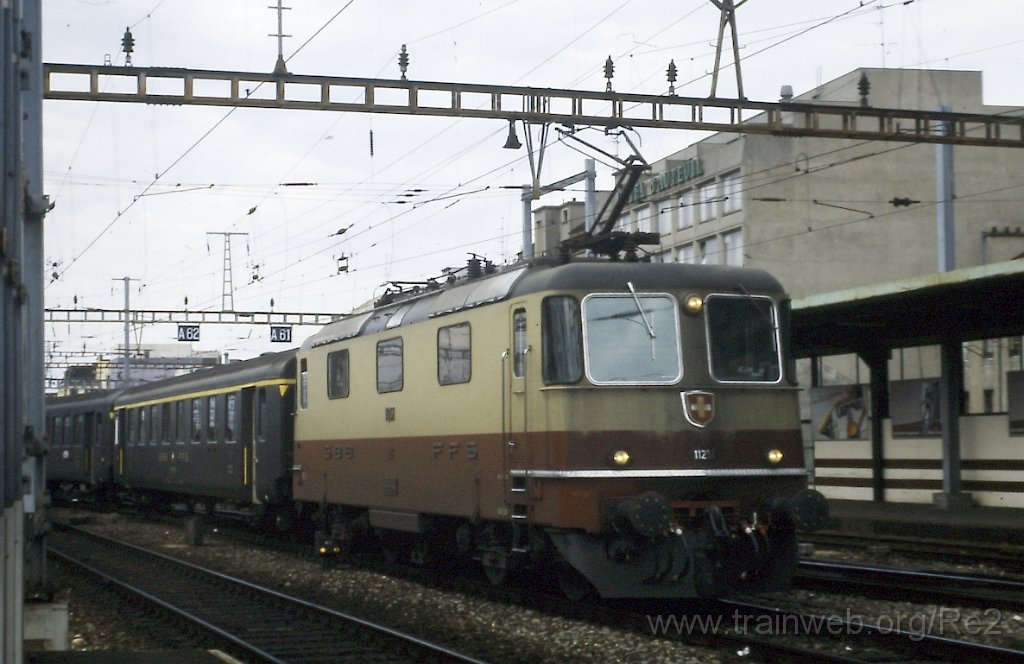 0146-0030s.jpg - SBB-CFF Re 4/4" 11251 / Genève-Cornavin 21.7.1987