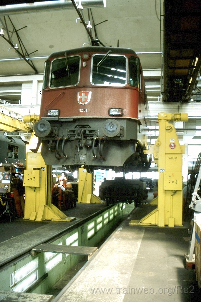 0661-0010.jpg - SBB-CFF Re 4/4'' 11251 / Yverdon (AP) 19.4.1997