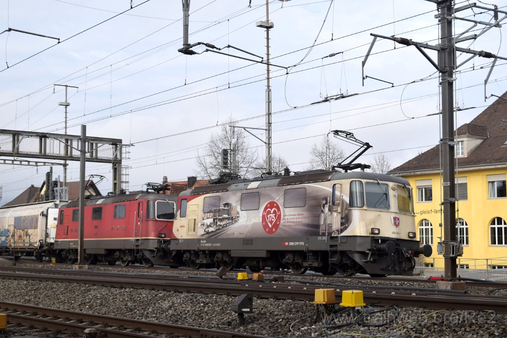 9498-0013-051224.jpg - SBBC Re 420.251-1 ''175 ans de chemin de fer en Suisse'' (Re 91 85 4 420 251-1 CH-SBBC) + SBBC Re 4/4'' 11273 (Re 420.273-5)  (Re 91 85 4 420 273-5 CH-SBBC) / Lenzburg 5.12.2024