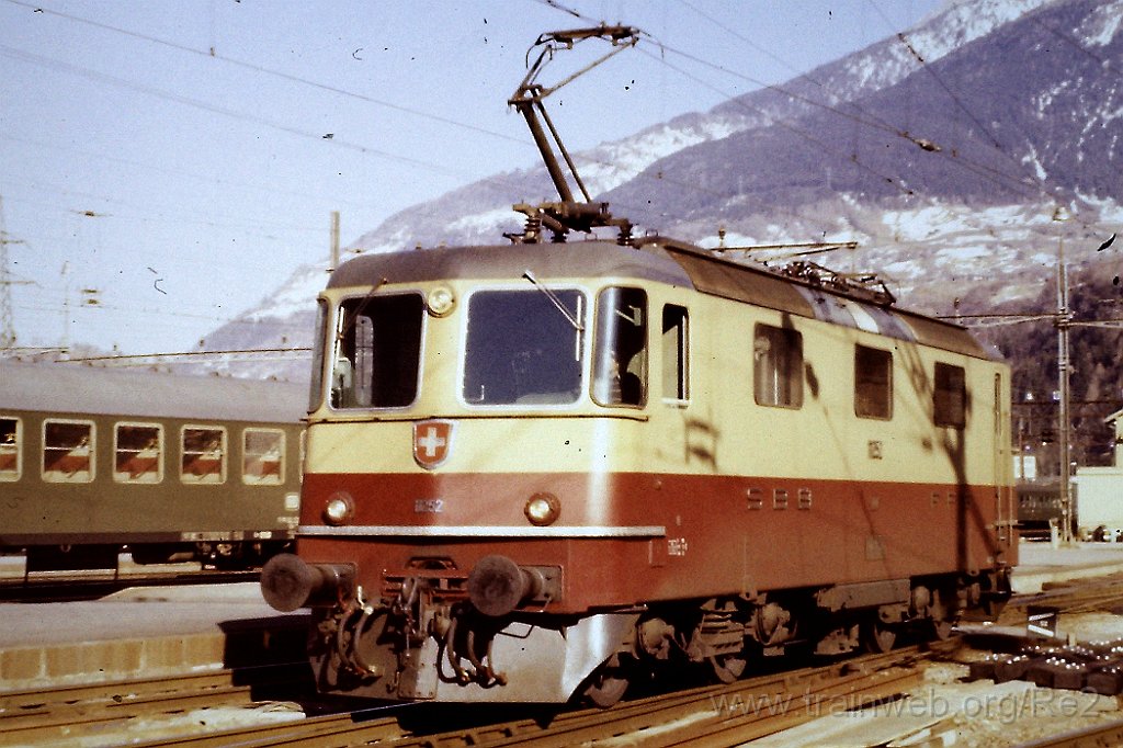 0028-0007.jpg - SBB-CFF Re 4/4'' 11252 / Brig 27.2.1980