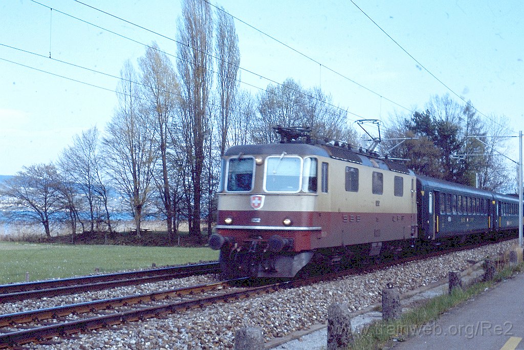 0276-0015.jpg - SBB-CFF Re 4/4'' 11252 / Au ZH 2.4.1990