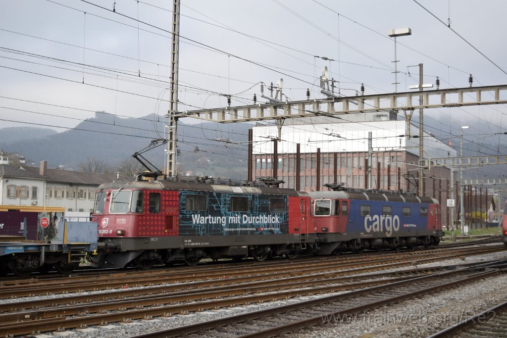9469-0041-111124.jpg - SBBC Re 620.061-2 ''Gampel-Steg'' (Re 91 85 4 620 061-2 CH-SBBC) + SBBC Re 420.252-9 ''Wartung mit Durchblick'' (Re 91 85 4 420 252-9 CH-SBBC) / Olten 11.11.2024