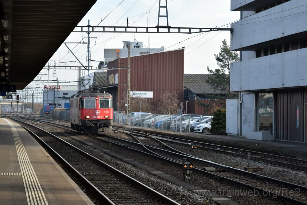 9565-0006-070225.jpg - SBBC Re 420.252-9 ''Wartung mit Durchblick'' (Re 91 85 4 420 252-9 CH-SBBC) / Killwangen-Spreitenbach 7.2.2025