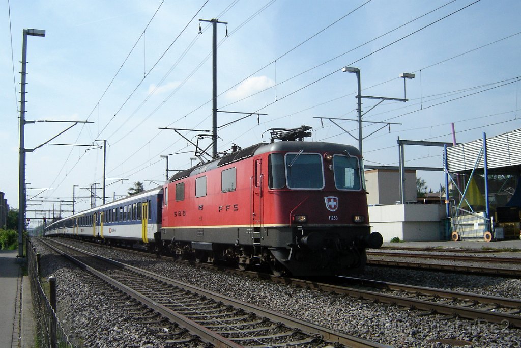 1047-0042-190505.jpg - SBB-CFF Re 4/4'' 11253 / Uster 19.5.2005
