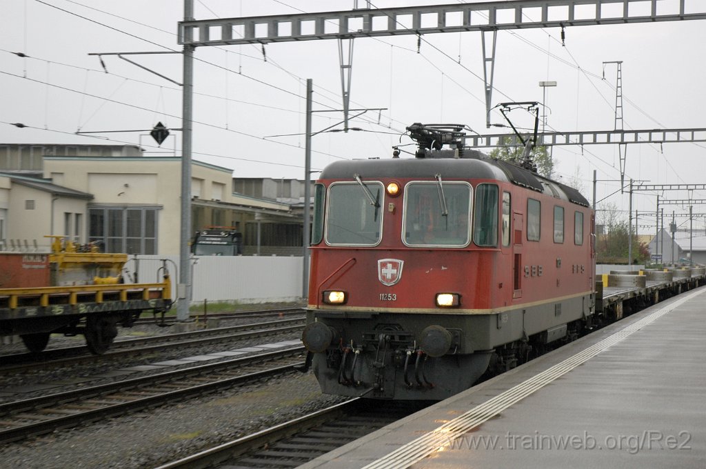 1860-0023-260410.jpg - SBB-CFF Re 4/4'' 11253 / Hinwil 26.4.2010