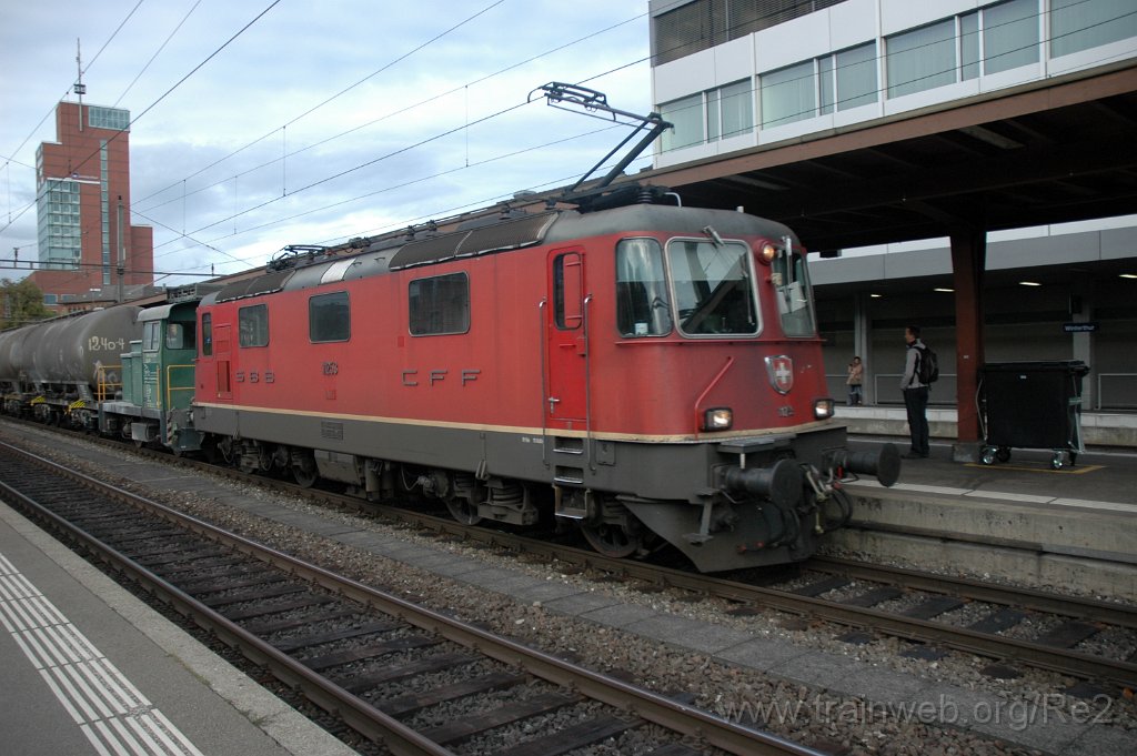 2954-0031-170913.jpg - SBB-CFF Re 4/4'' 11253 + Stauffer Tm 237.933-7 (Tm 98 85 5 237 933-7 CH-JUST) / Winterthur 17.9.2013