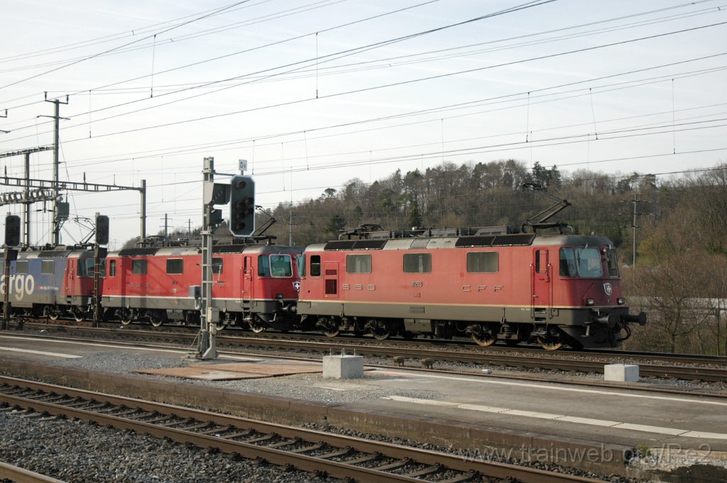 3540-0025-100415.jpg - SBB-CFF Re 4/4'' 11253 + SBB-CFF Re 4/4'' 11177 + SBBC Re 420.170-3 / Killwangen-Spreitenbach 10.4.2015