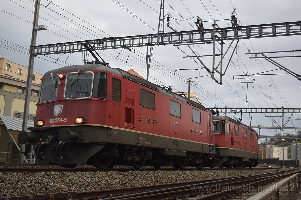 4820-0038-050118.jpg - SBBC Re 4/4'' 11254 (Re 420.254-5)  (Re 91 85 4 420 254-5 CH-SBBC) + SBBC Re 4/4'' 11321 (Re 420.321-2)  (Re 91 85 4 420 321-2 CH-SBBC) / Lenzburg 5.1.2018