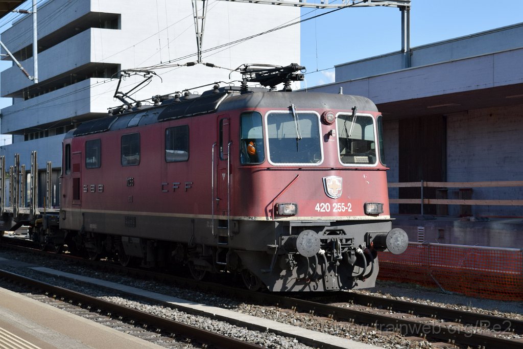 4985-0038-240518.jpg - SBBC Re 4/4'' 11255 (Re 420.255-2)  (Re 91 85 4 420 255-2 CH-SBBC) / Killwangen-Spreitenbach 24.5.2018