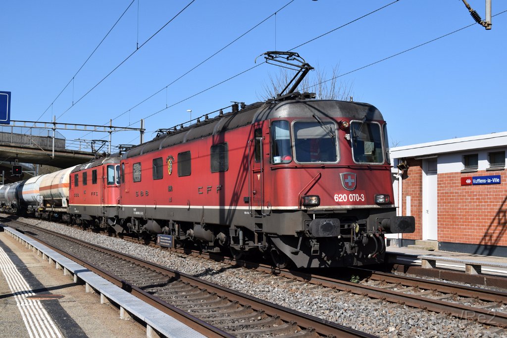 7327-0035-310321.jpg - SBBC Re 6/6 11670 (Re 620.070-3)  ''Affoltern am Albis'' (Re 91 85 4 620 070-3 CH-SBBC) + SBBC Re 4/4'' 11255 (Re 420.255-2)  (Re 91 85 4 420 255-2 CH-SBBC) / Vufflens-La-Ville 31.3.2021