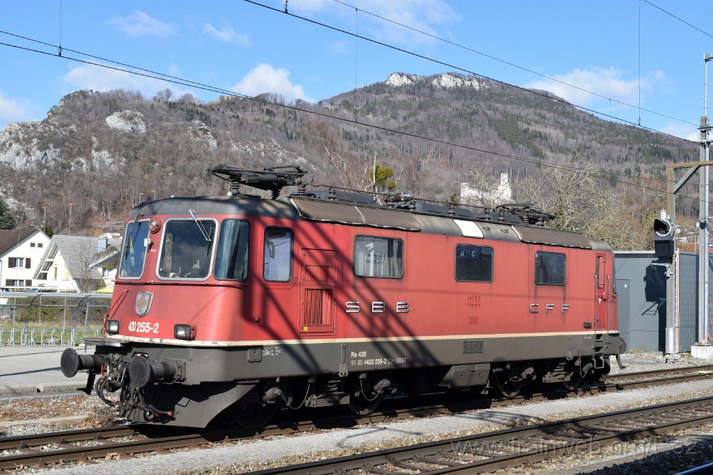 7872-0011-260222.jpg - SBBC Re 4/4'' 11255 (Re 420.255-2)  (Re 91 85 4 420 255-2 CH-SBBC) / Oensingen 26.2.2022