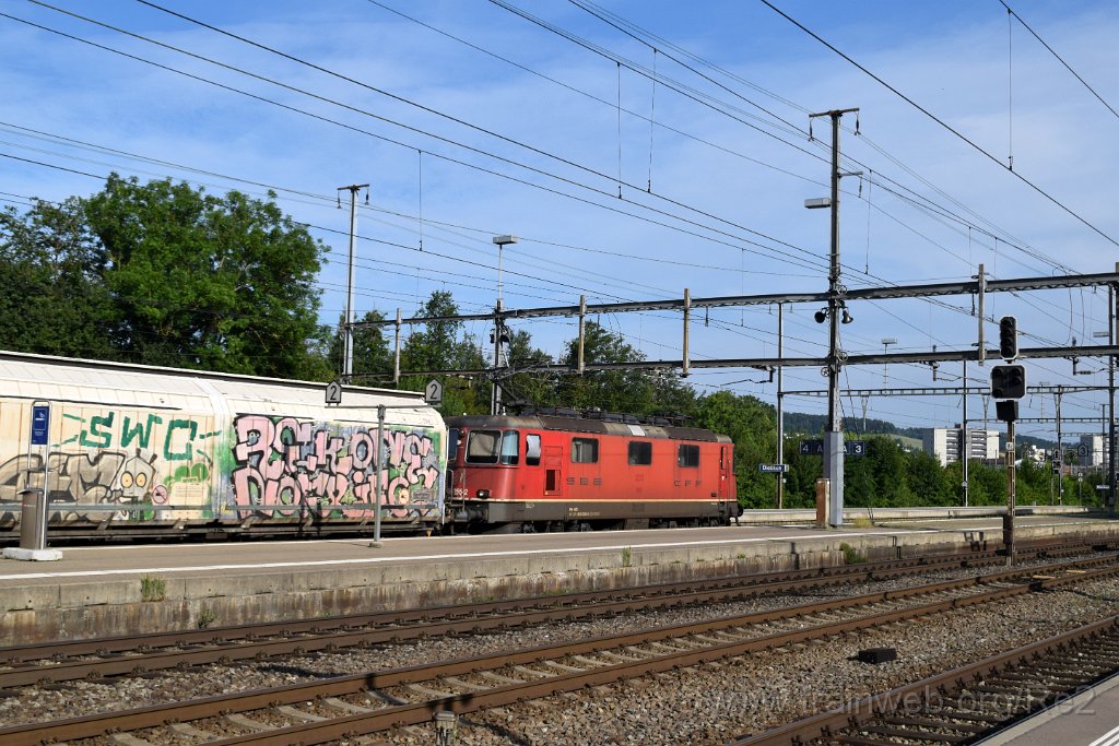 9238-0050-250724.jpg - SBBC Re 4/4'' 11255 (Re 420.255-2)  (Re 91 85 4 420 255-2 CH-SBBC) / Dietikon 25.7.2024
