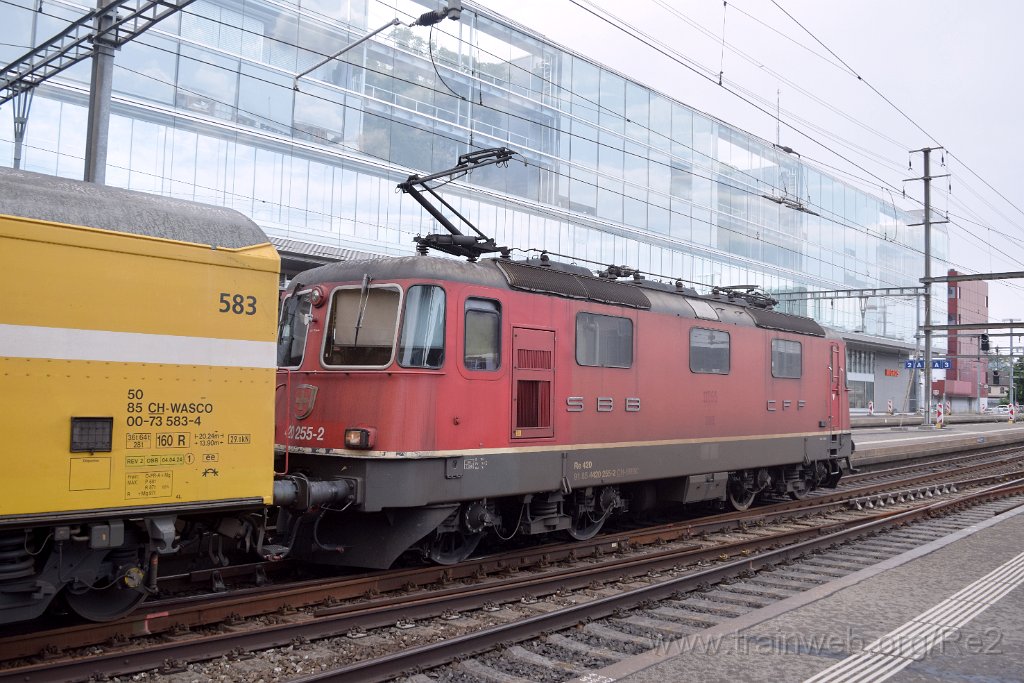 9865-0017-030725.jpg - SBBC Re 4/4'' 11255 (Re 420.255-2)  (Re 91 85 4 420 255-2 CH-SBBC) / Aarau 3.7.2025
