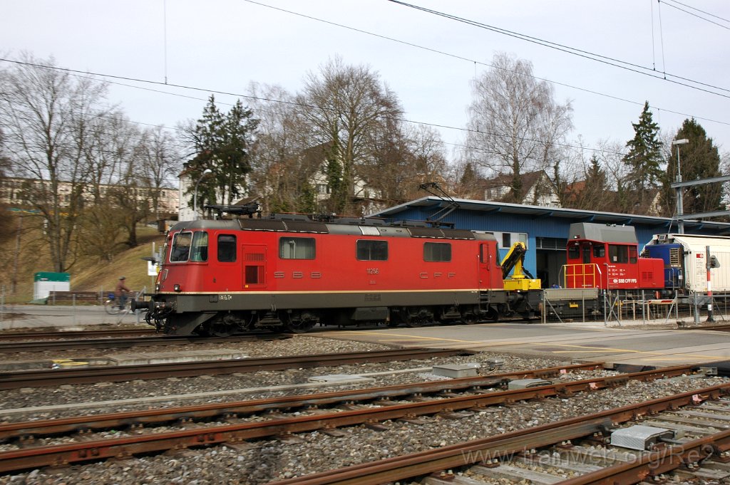 1825-0002-180310.jpg - SBB-CFF Re 4/4'' 11256 + SBB-CFF Tm 234.110-5 / Zürich-Seebach 18.3.2010