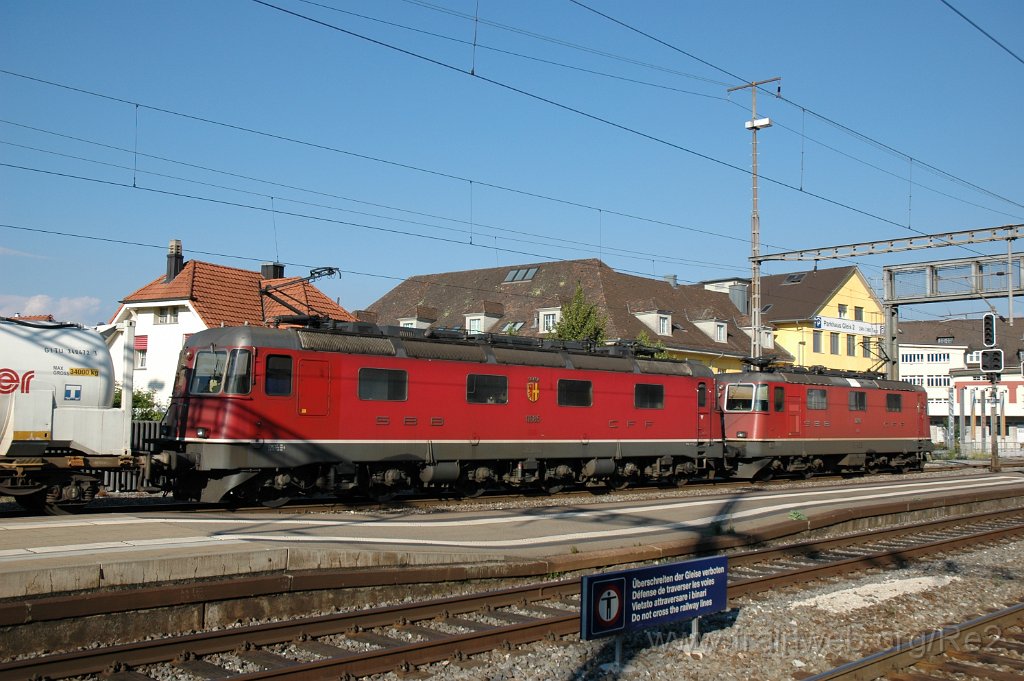 2565-0032-100812.jpg - SBB-CFF Re 4/4'' 11256 + SBB-CFF Re 6/6 11685 ''Sulgen'' / Lenzburg 10.8.2012