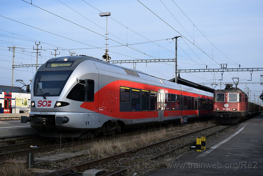 4842-0011-060218.jpg - SOB RABe 526.048-4 ''Kronberg'' + SBBC Re 4/4'' 11256 (Re 420.256-0)  (Re 91 85 4 420 256-0 CH-SBBC) / Pfäffikon SZ 6.2.2018