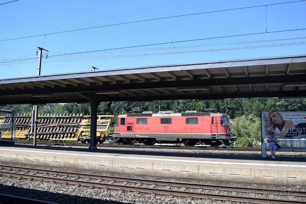 8097-0007-150722.jpg - SBBC Re 4/4'' 11256 (Re 420.256-0)  (Re 91 85 4 420 256-0 CH-SBBC) / Killwangen-Spreitenbach 15.7.2022
