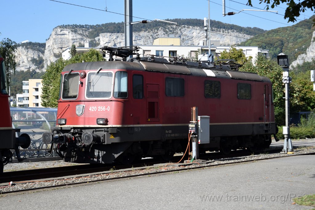 8809-0018-071023.jpg - SBBC Re 4/4'' 11256 (Re 420.256-0)  (Re 91 85 4 420 256-0 CH-SBBC) / Oensingen 7.10.2023