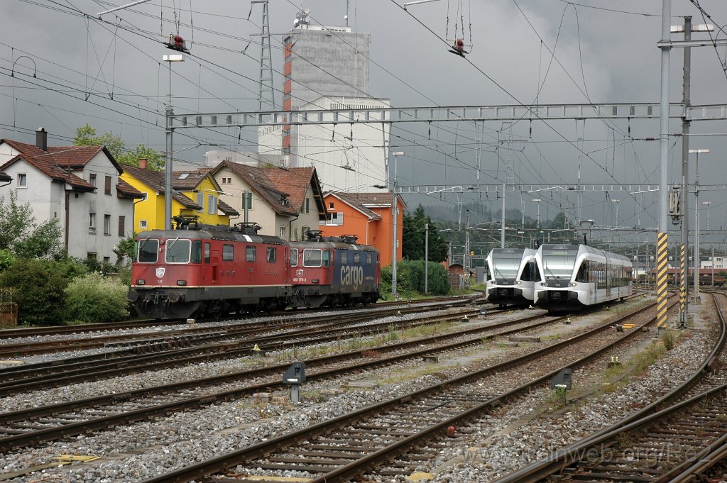 3595-0050-190615.jpg - SBB-CFF Re 4/4'' 11257 + SBBC Re 420.170-3 + Thurbo GTW AK RABe 526.737-2 (RABe 94 85 7 536 737-2 CH-THB) + Thurbo GTW AKL RABe 526.753-9 (RABe 94 85 7 526 753-9 CH-THB) / Wil 19.6.2015