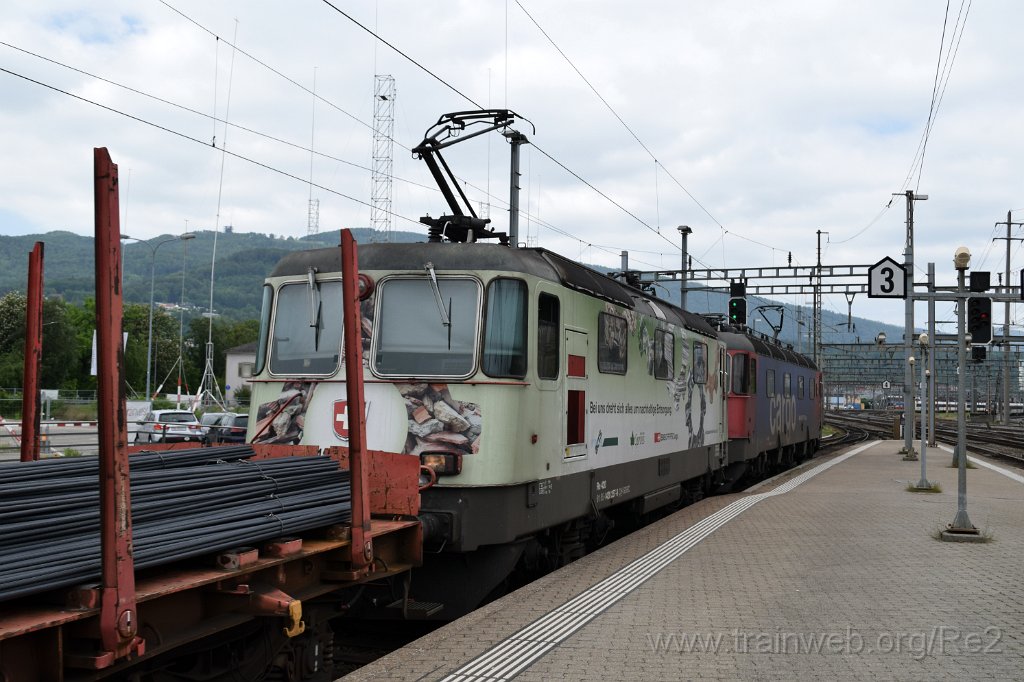 8577-0035-250523.jpg - SBBC Re 620.010-9 ''Spreitenbach'' (Re 91 85 4 620 010-9 CH-SBBC) + SBBC Re 420.257-8 ''Nachhaltige Entsorgung'' (Re 91 85 4 420 257-8 CH-SBBC) / Olten 25.5.2023