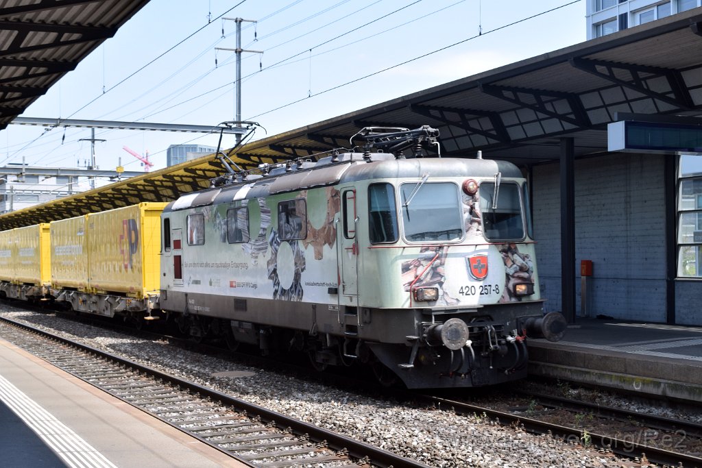 9870-0017-030725.jpg - SBBC Re 420.257-8 ''Nachhaltige Entsorgung'' (Re 91 85 4 420 257-8 CH-SBBC) / Aarau 3.7.2025