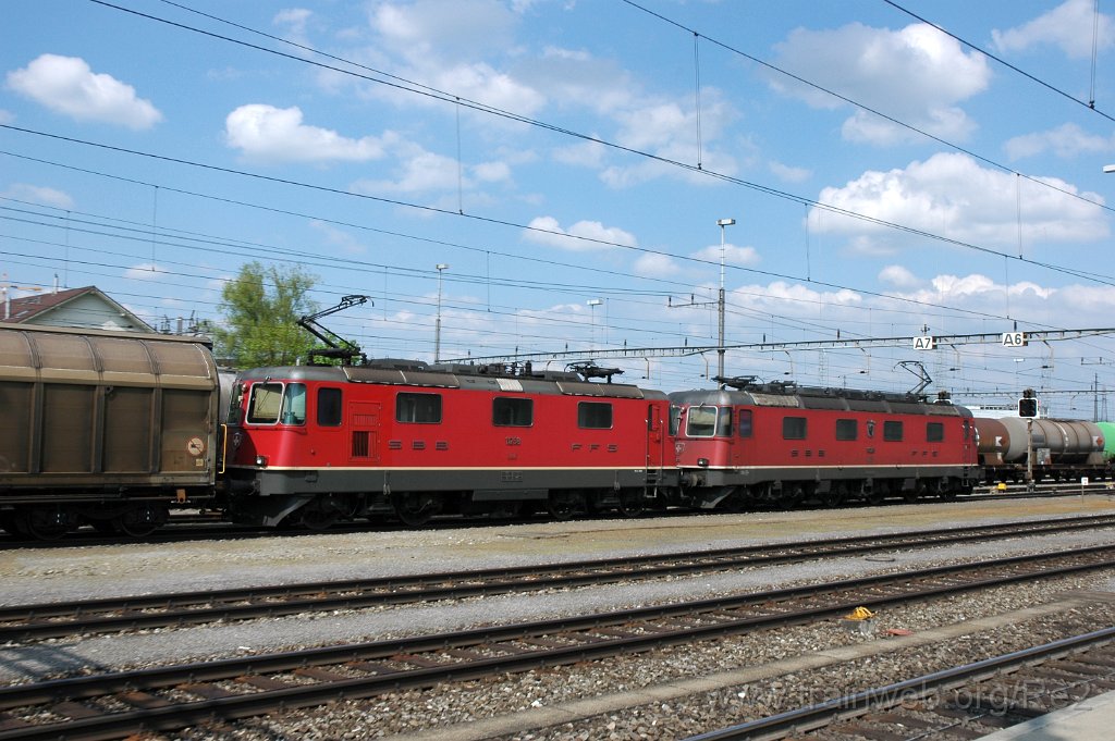 1862-0036-270410.jpg - SBB-CFF Re 6/6 11623 ''Rupperswil'' + SBB-CFF Re 4/4'' 11258 / Rotkreuz 27.4.2010