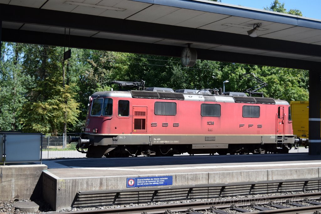 8137-0033-090822.jpg - SBBC Re 4/4'' 11258 (Re 420.258-6)  (Re 91 85 4 420 258-6 CH-SBBC) / Glanzenberg 9.8.2022
