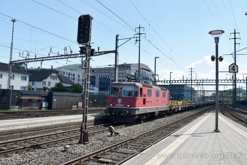 9751-0002-150525.jpg - SBBC Re 4/4'' 11258 (Re 420.258-6)  (Re 91 85 4 420 258-6 CH-SBBC) / Olten 15.5.2025