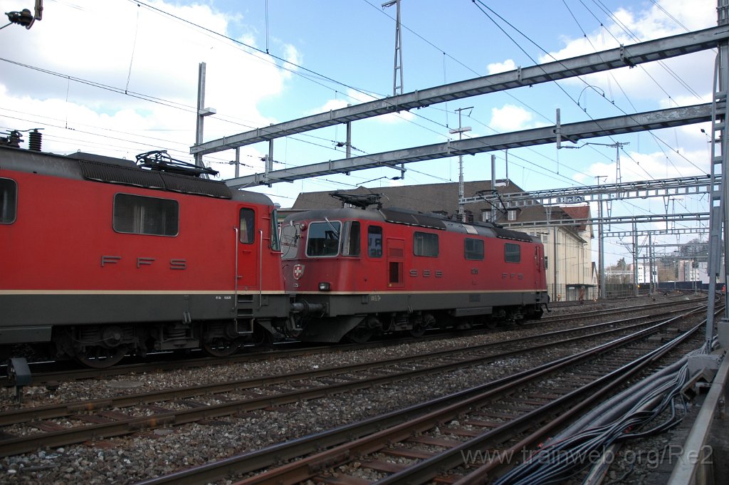 1849-0044-130410.jpg - SBB-CFF Re 4/4'' 11259 + SBB-CFF Re 4/4'' 11305 / Lenzburg 13.4.2010