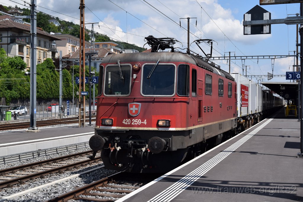 8073-0033-290622.jpg - SBBC Re 4/4'' 11259 (Re 420.259-4)  (Re 91 85 4 420 259-4 CH-SBBC) / Neuchâtel 29.6.2022