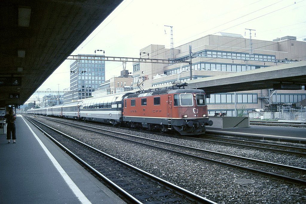 0989-0036.jpg - SBB-CFF Re 4/4'' 11260 / Zürich-Altstetten 29.8.2004