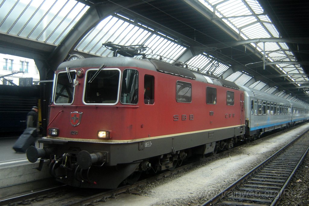 0998-0038-111204.jpg - SBB-CFF Re 4/4'' 11260 / Zürich HB 11.12.2004