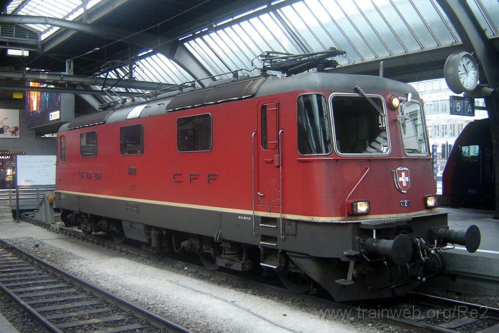 0998-0039-111204.jpg - SBB-CFF Re 4/4'' 11260 / Zürich HB 11.12.2004