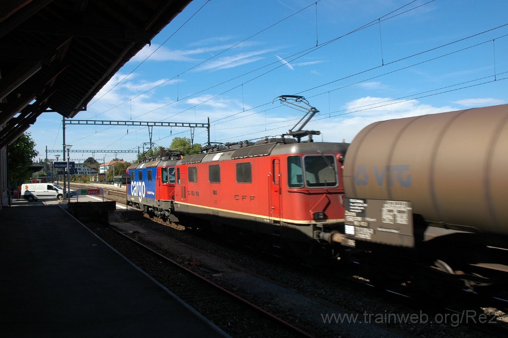 1977-0042-260810.jpg - SBBC Re 420.160-4 + SBB-CFF Re 4/4'' 11261 / Richterswil 26.8.2010