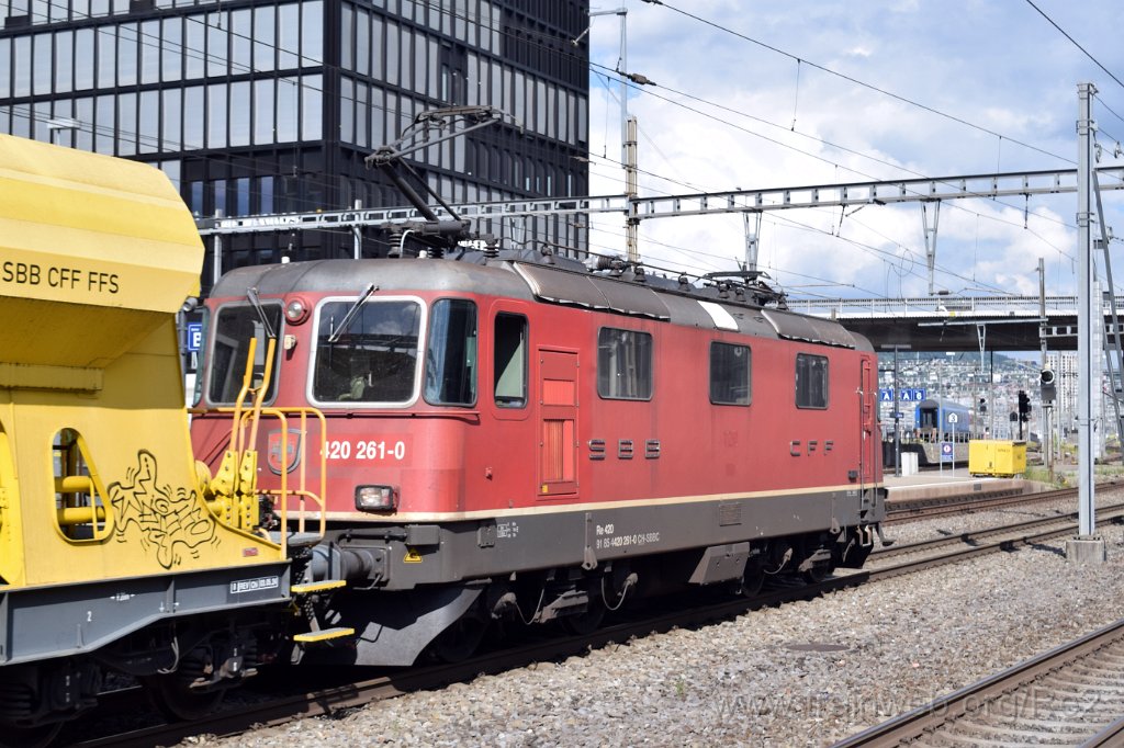 9200-0033-010724.jpg - SBBC Re 4/4'' 11261 (Re 420.261-0)  (Re 91 85 4 420 261-0 CH-SBBC) / Zürich-Altstetten 1.7.2024