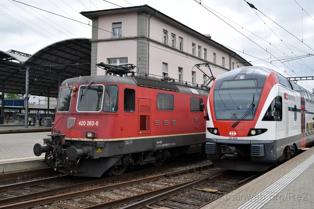 8575-0020-250523.jpg - SBBC Re 4/4'' 11263 (Re 420.263-6)  (Re 91 85 4 420 263-6 CH-SBBC) + SBB-CFF RABe 511.015 / Bt 94 85 6 511.015-2 (94 85 0 511 015-5 CH-SBB) / Olten 25.5.2023