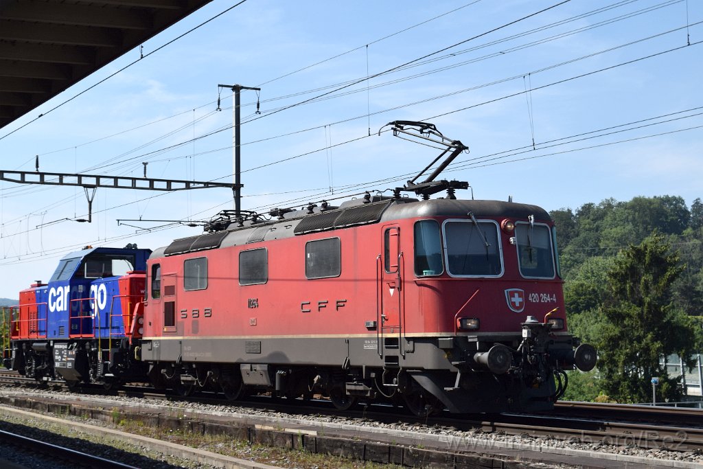 8111-0013-220722.jpg - SBBC Re 4/4'' 11264 (Re 420.264-4)  (Re 91 85 4 420 264-4 CH-SBBC) + Alstom (CH) / SBBC Am(a) 832.009-5 / H3.009 (98 85 5 832 009-5 CH-ALS) / Killwangen-Spreitenbach 22.7.2022